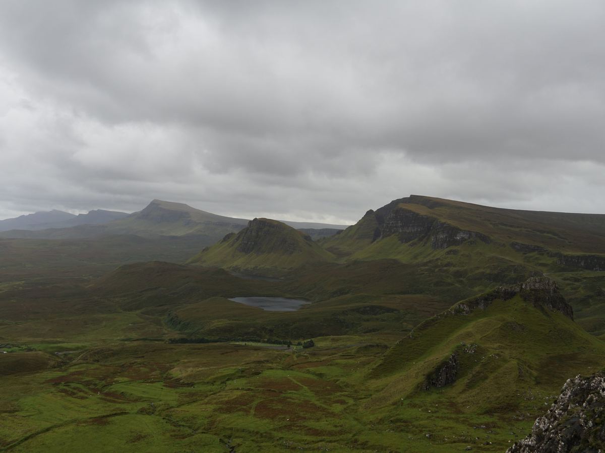 Le colline verdi del Quiraing, sull’isola di Skye in Scozia